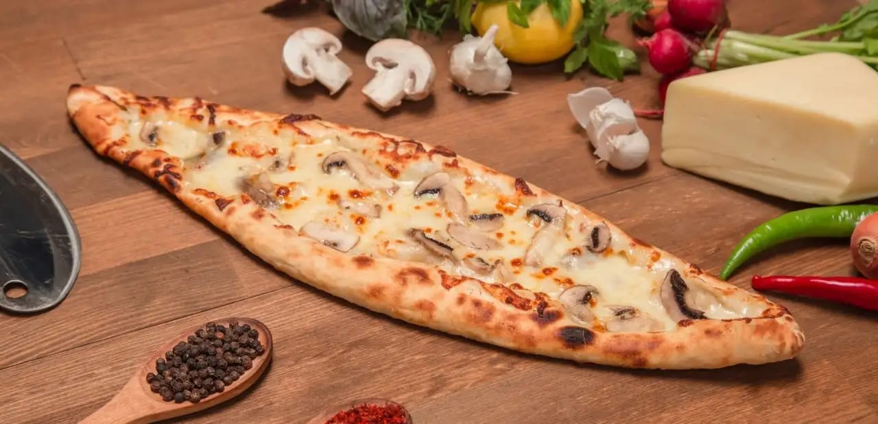 Mantarlı kaşarlı pide